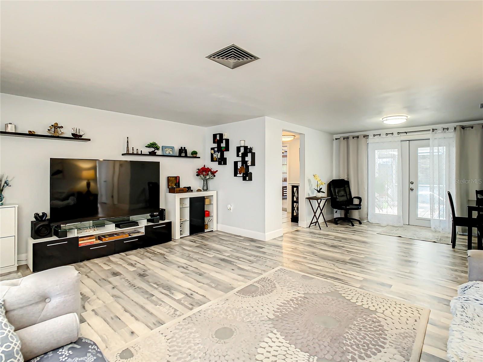 5841 LIDDELL DR