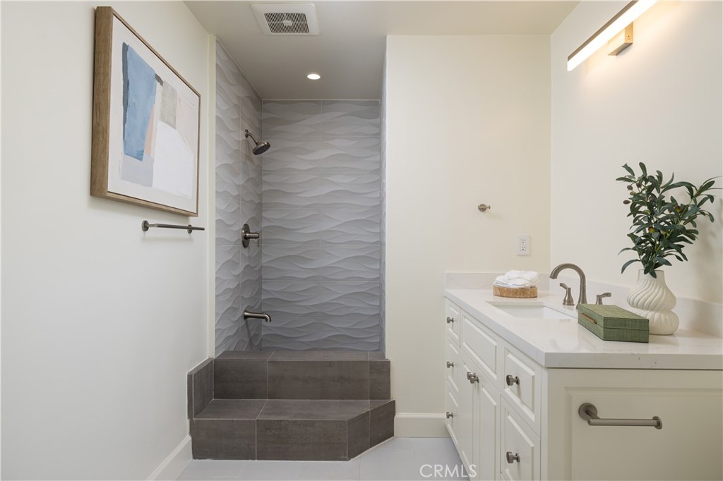 303 E Avenida Cordoba