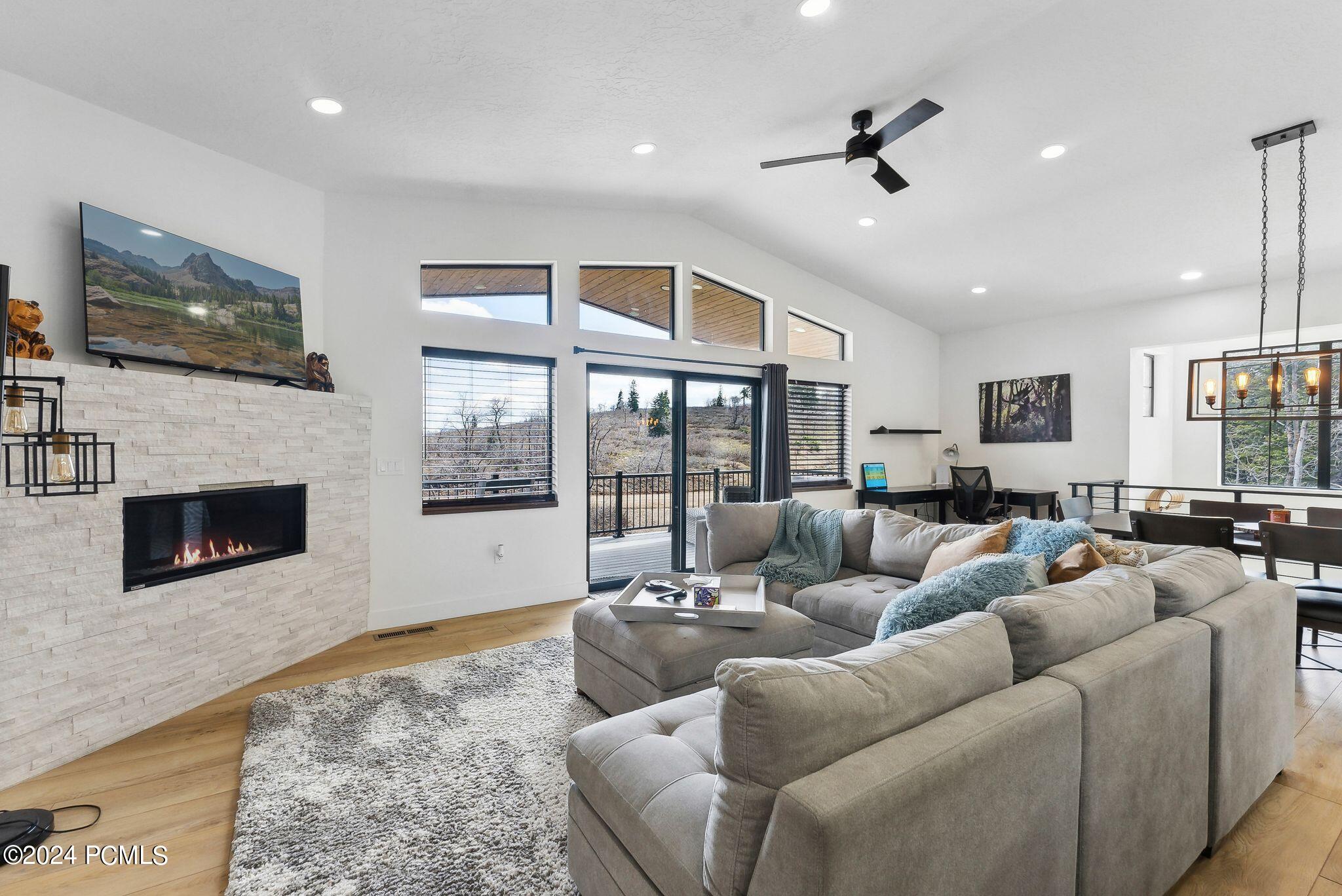 1430 W Arapaho Drive