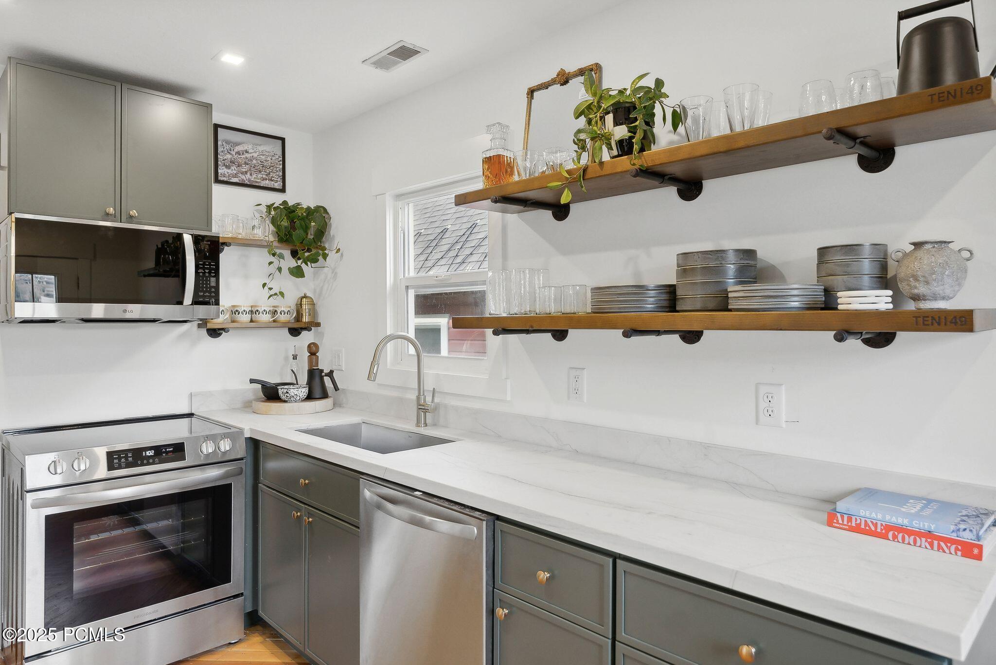 236 Woodside Avenue 11