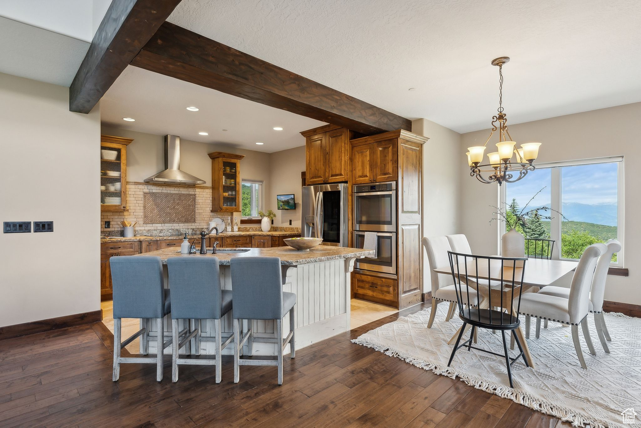 9297 TREE TOP CIR
