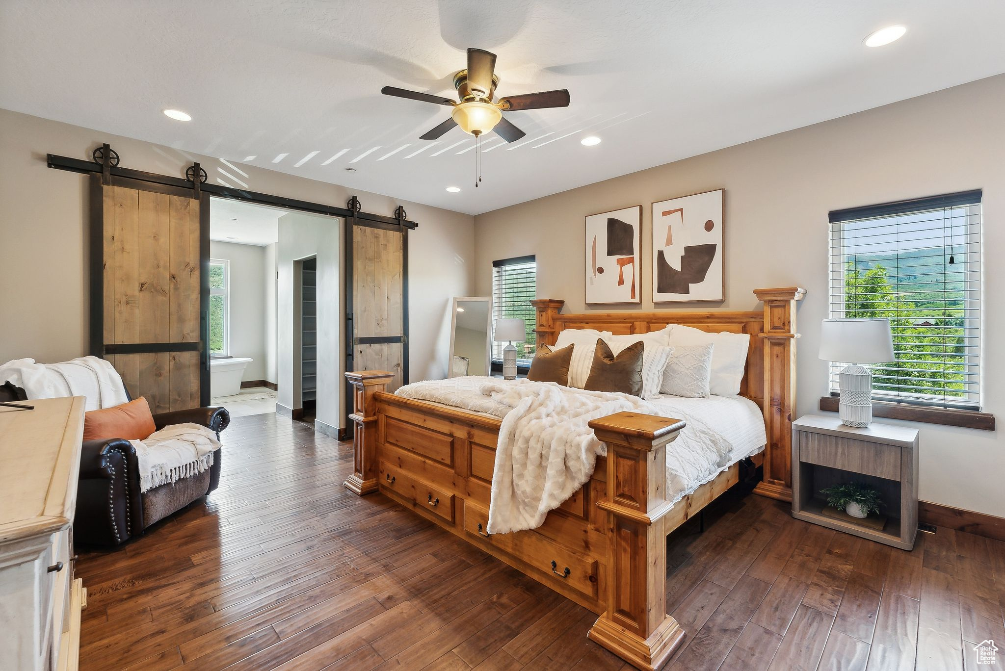 9297 TREE TOP CIR