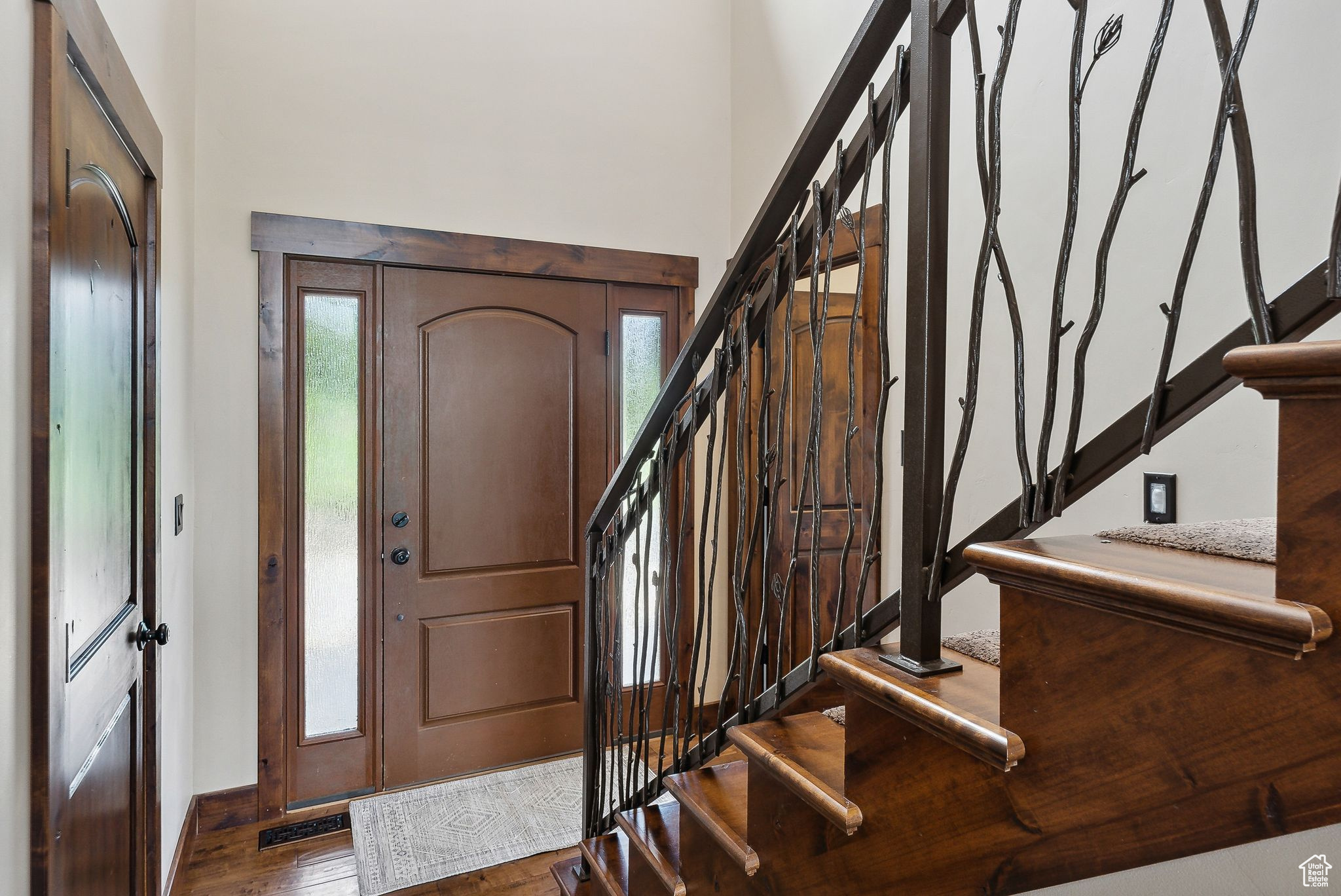 9297 TREE TOP CIR