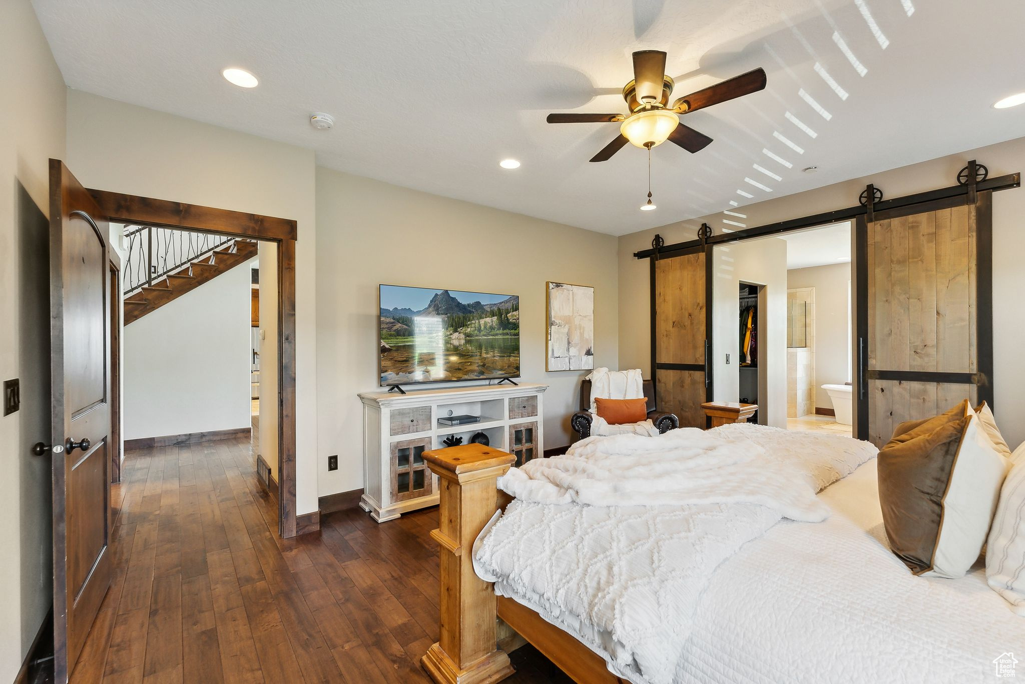 9297 TREE TOP CIR