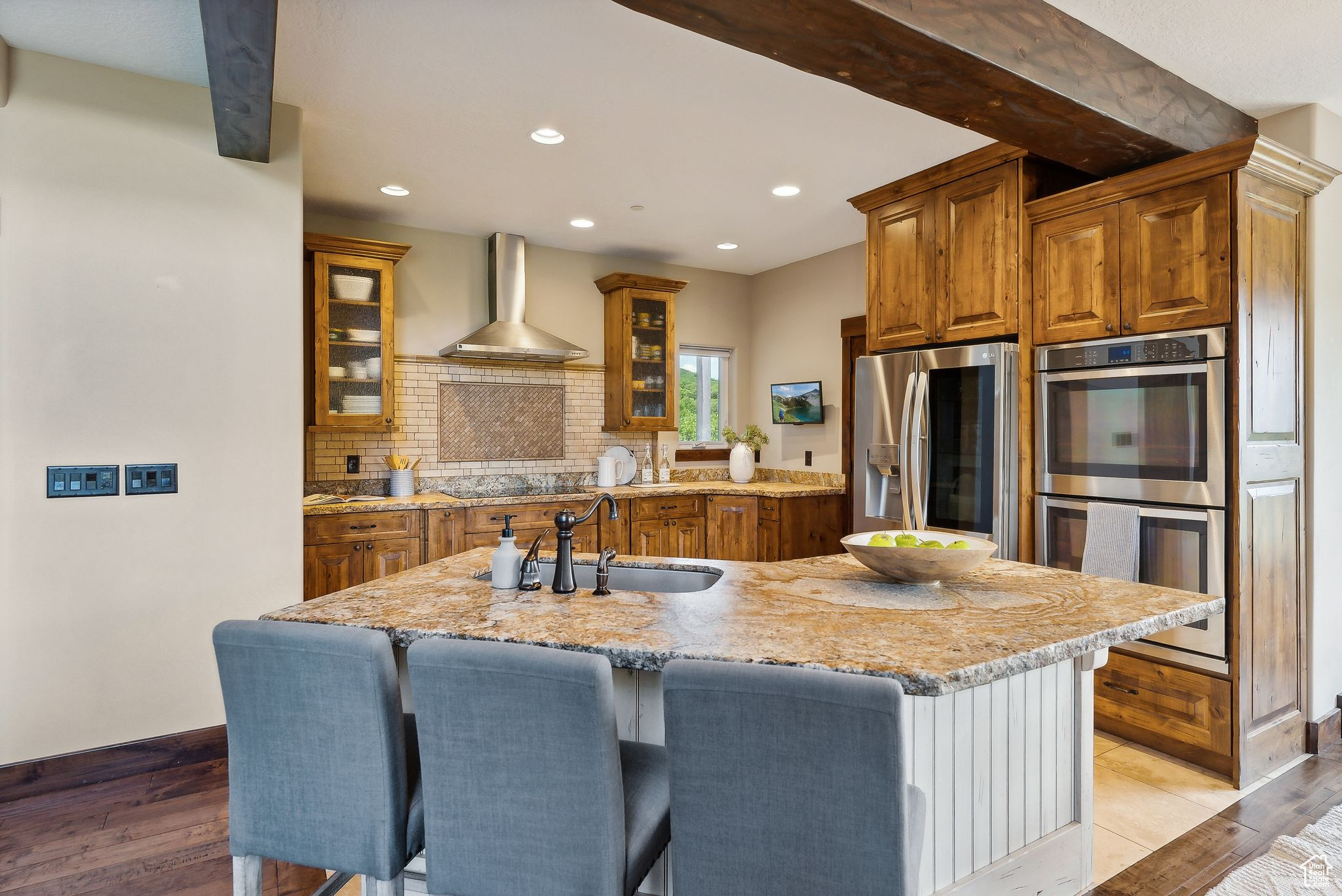 9297 TREE TOP CIR