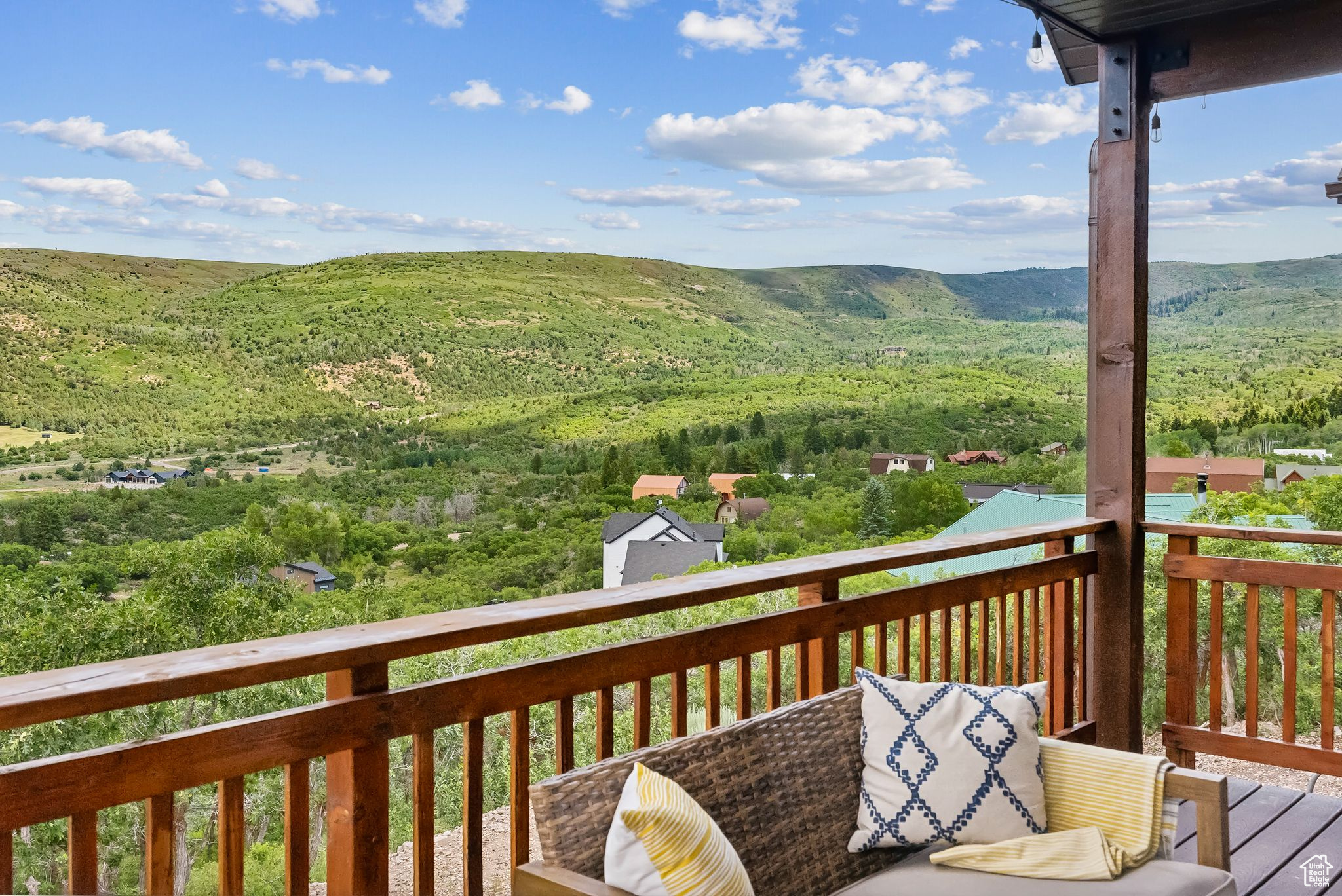 9297 TREE TOP CIR