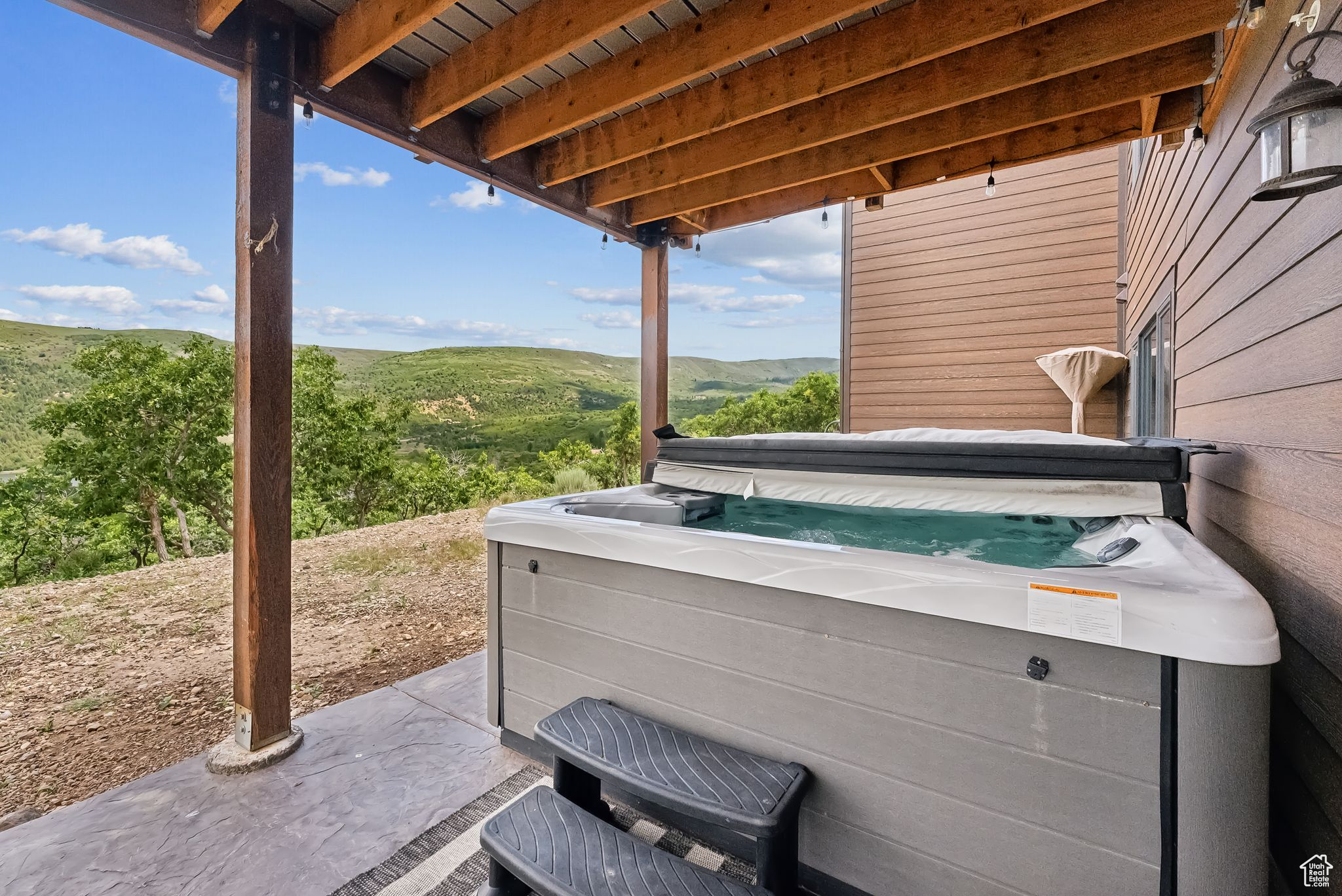 9297 TREE TOP CIR