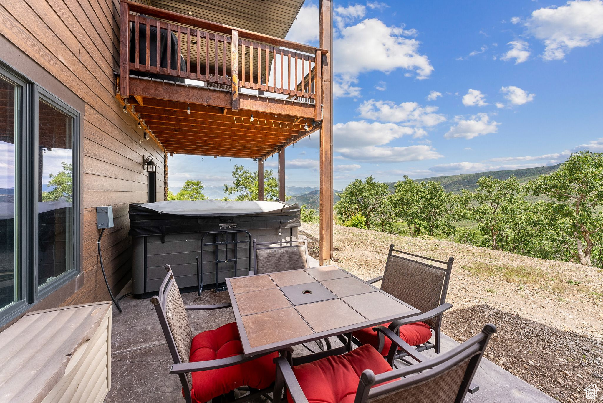 9297 TREE TOP CIR