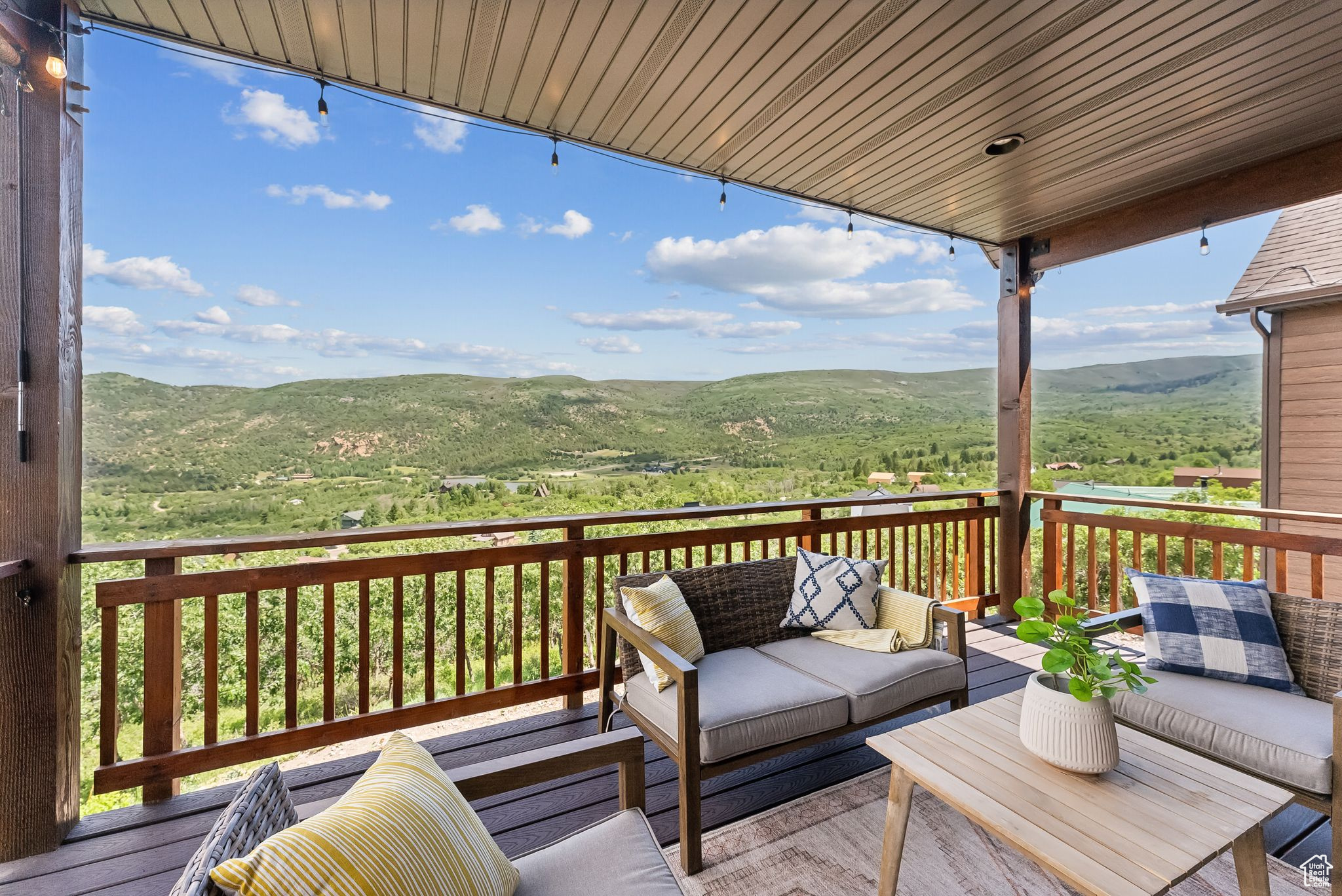 9297 TREE TOP CIR