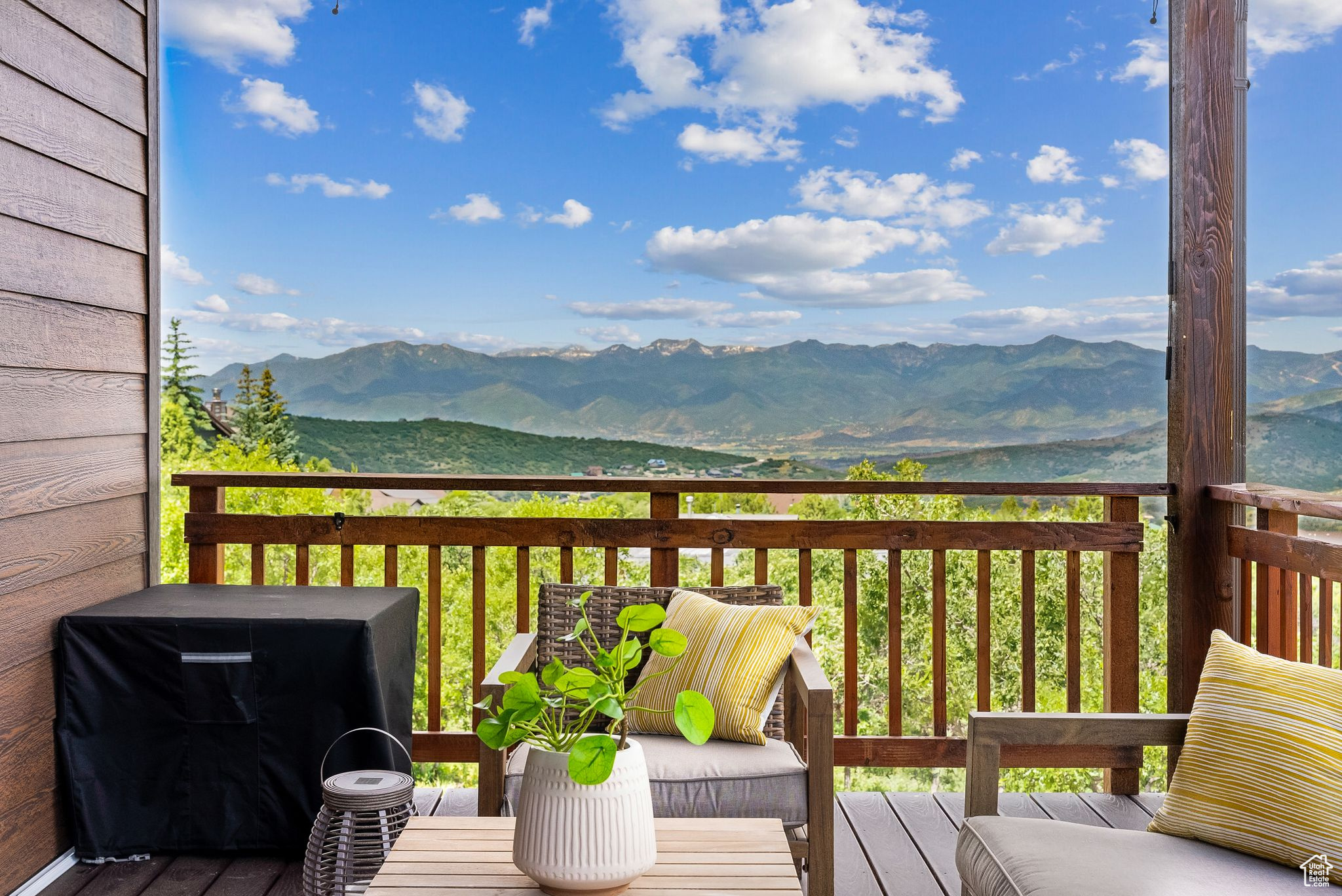 9297 TREE TOP CIR