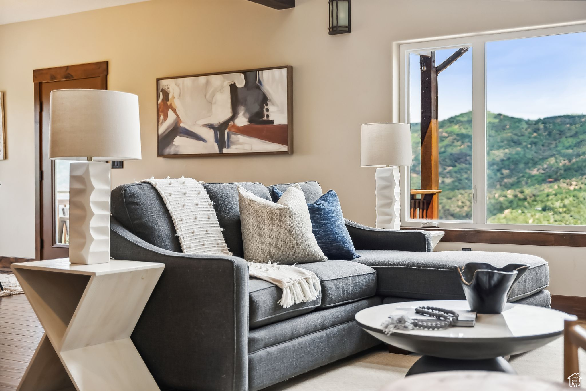 9297 TREE TOP CIR