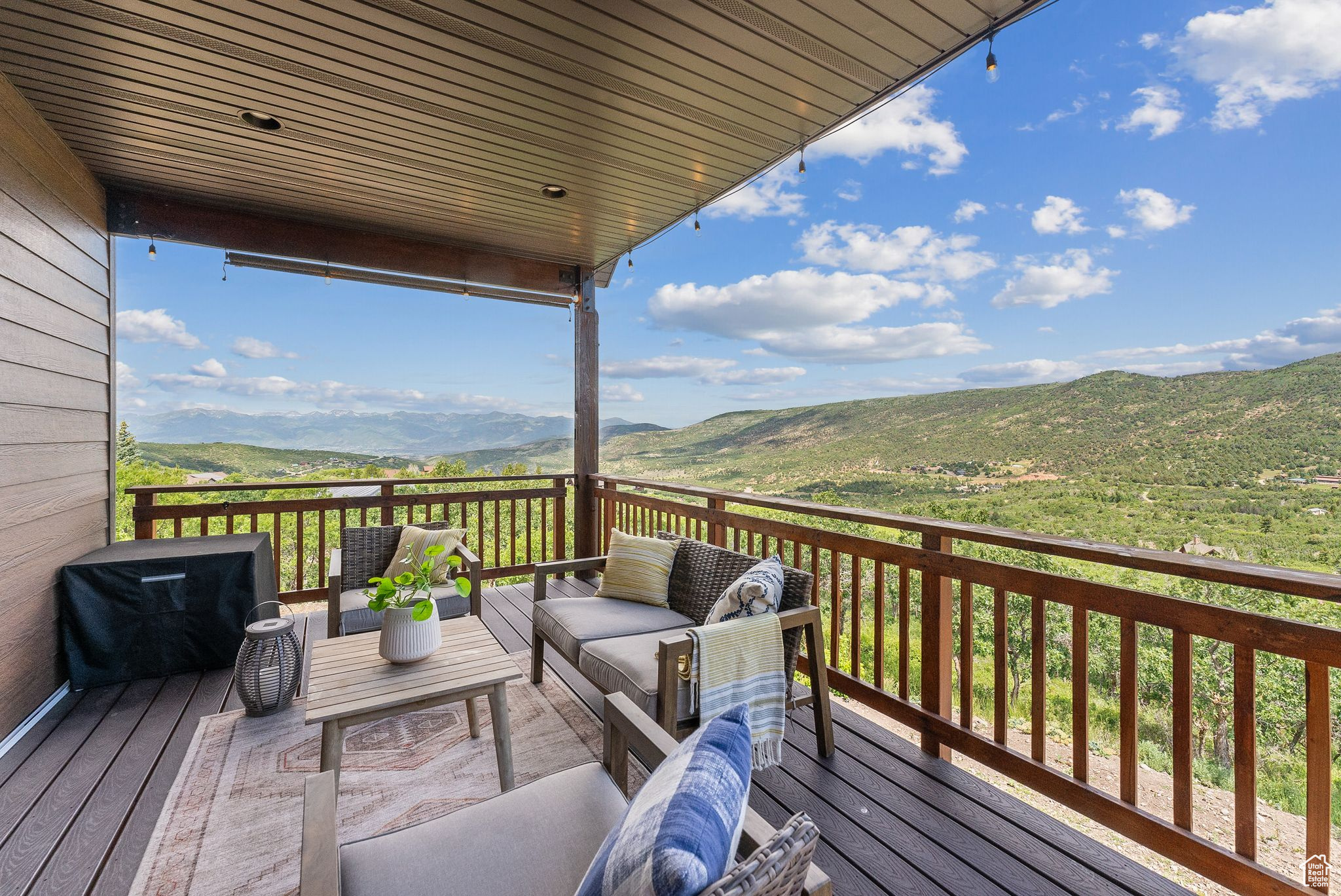 9297 TREE TOP CIR
