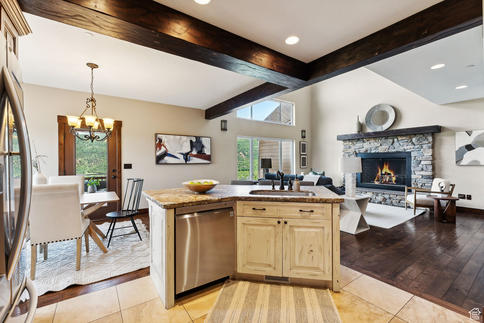 9297 TREE TOP CIR