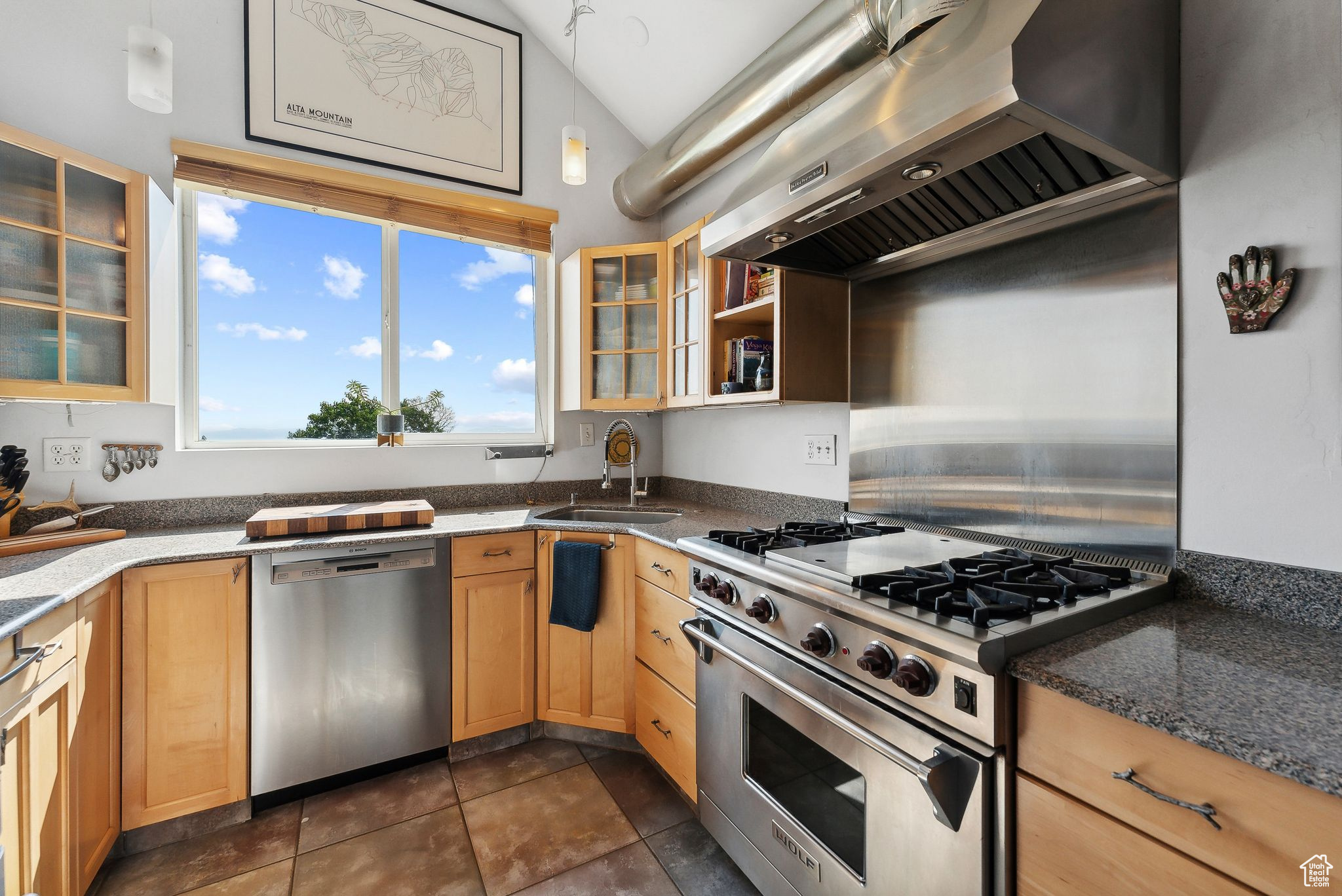 2306 S UINTAH DR