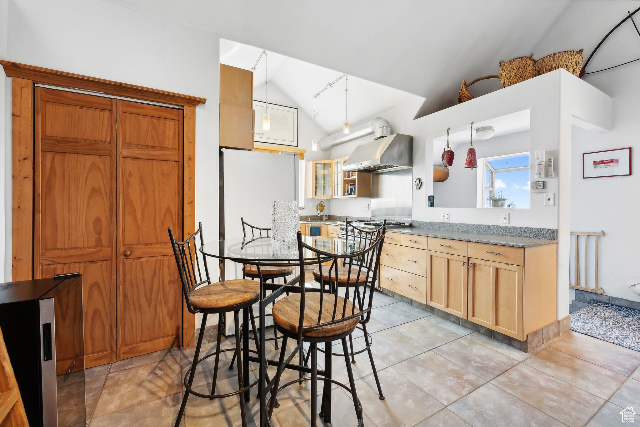 2306 S UINTAH DR