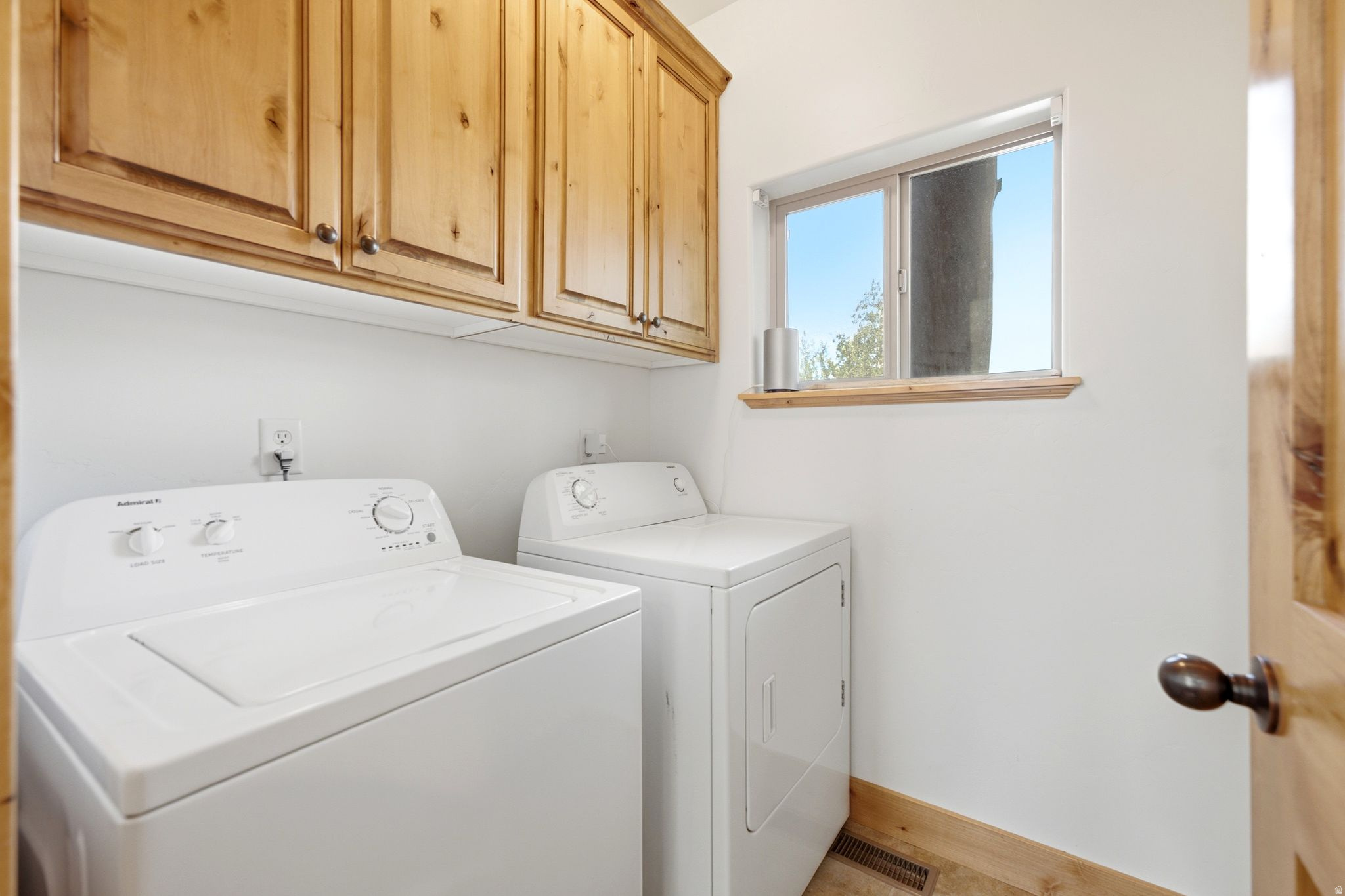 3446 W CEDAR DR