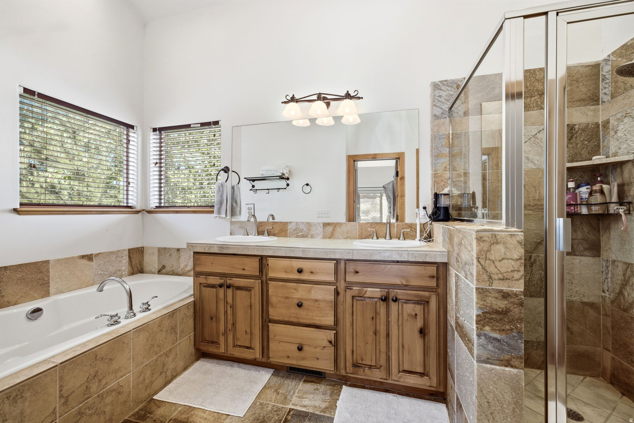 3446 W CEDAR DR