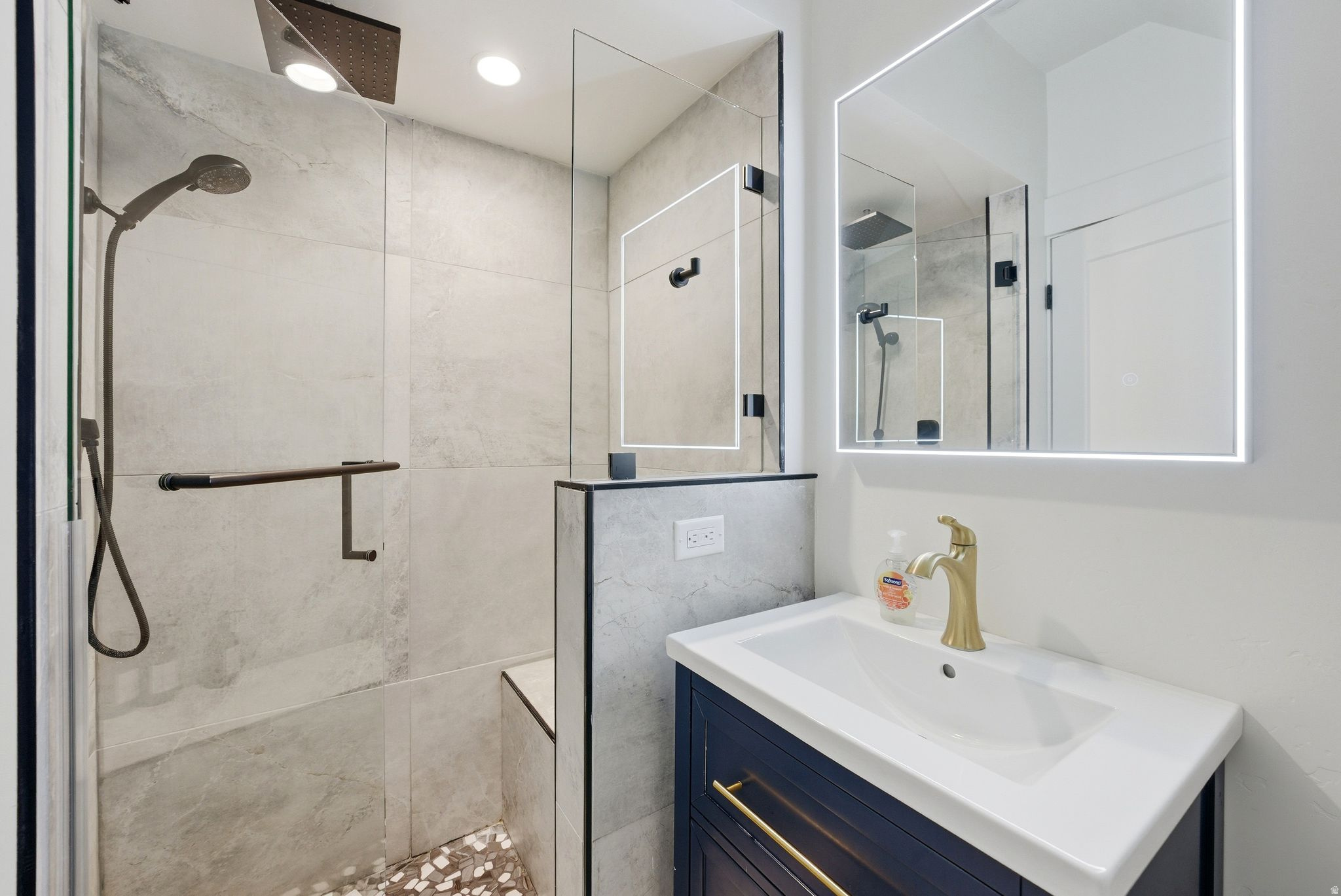 244 WOODSIDE AVE #5