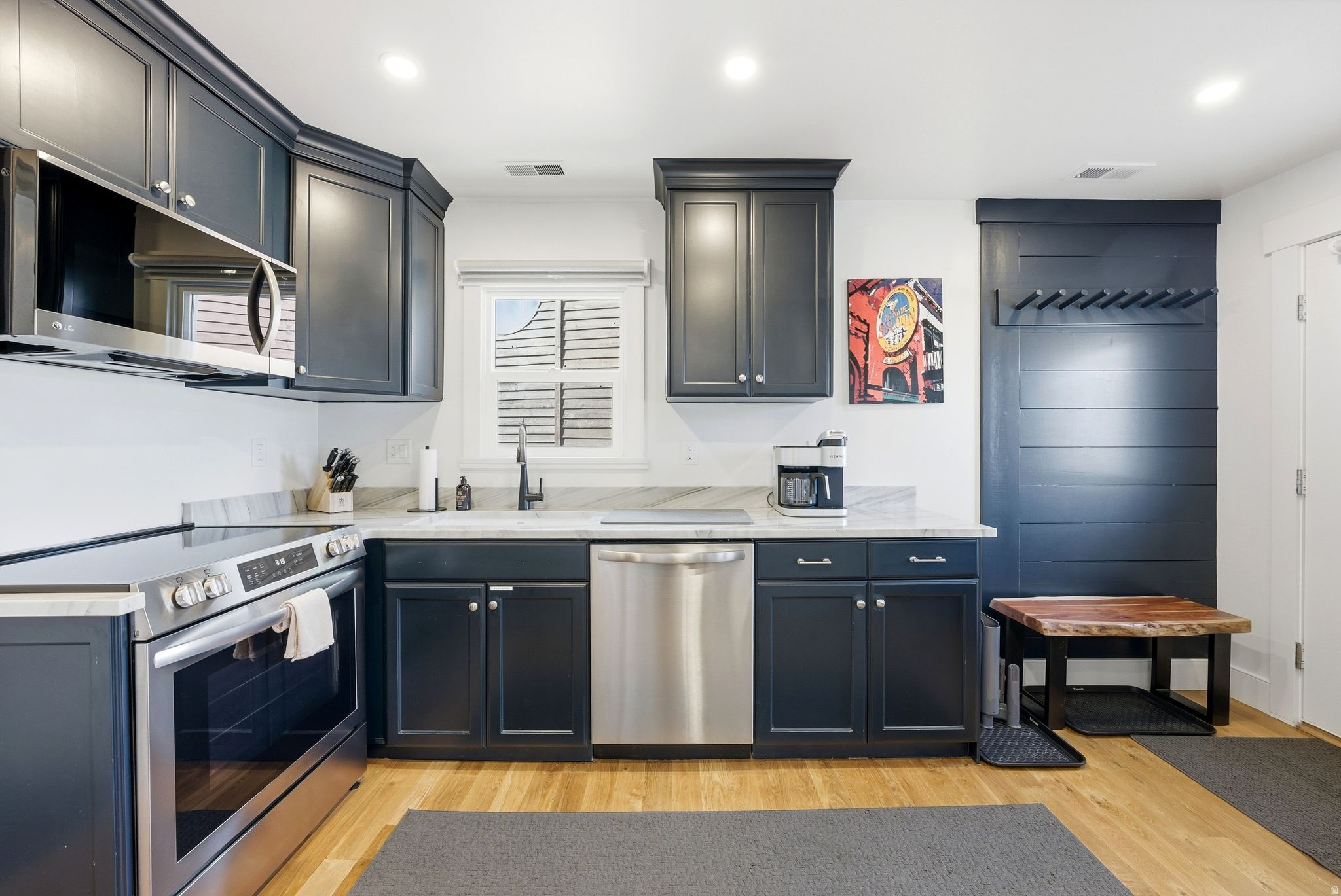 244 WOODSIDE AVE #5