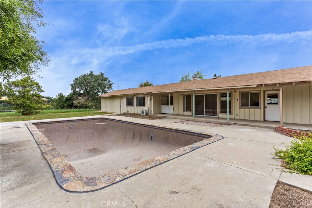 2915 Deer Trail Place