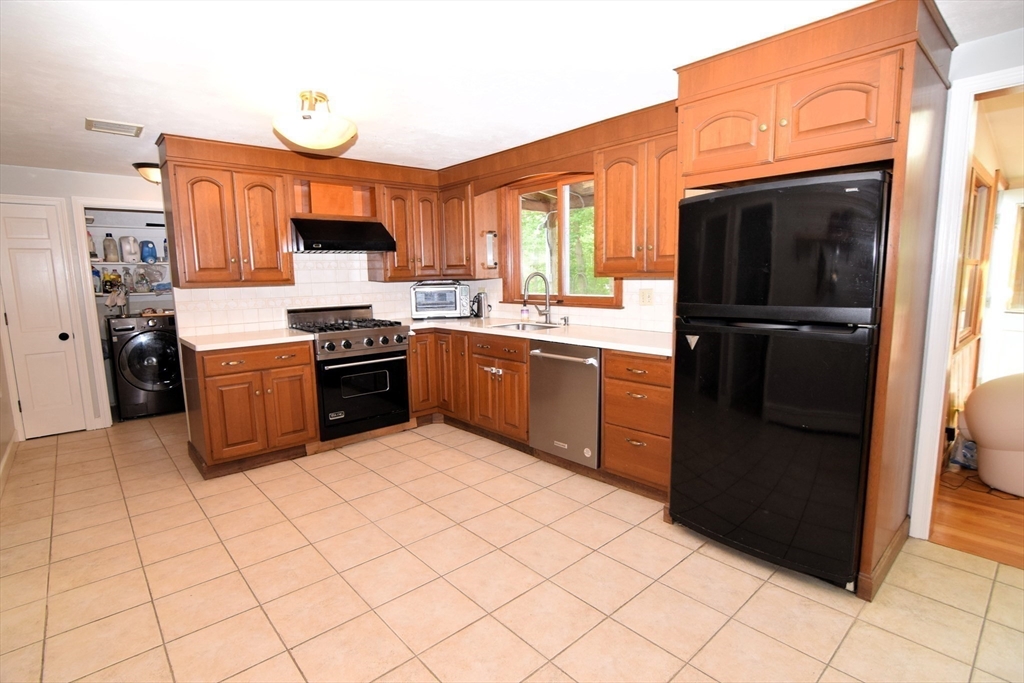 24 Mill Pond Ln