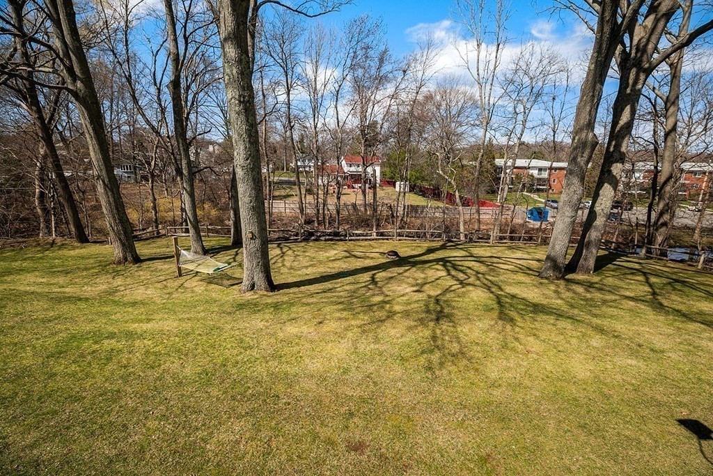 24 Mill Pond Ln