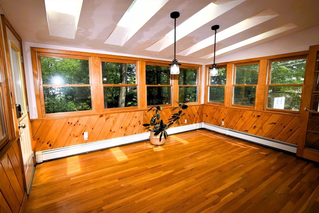 24 Mill Pond Ln