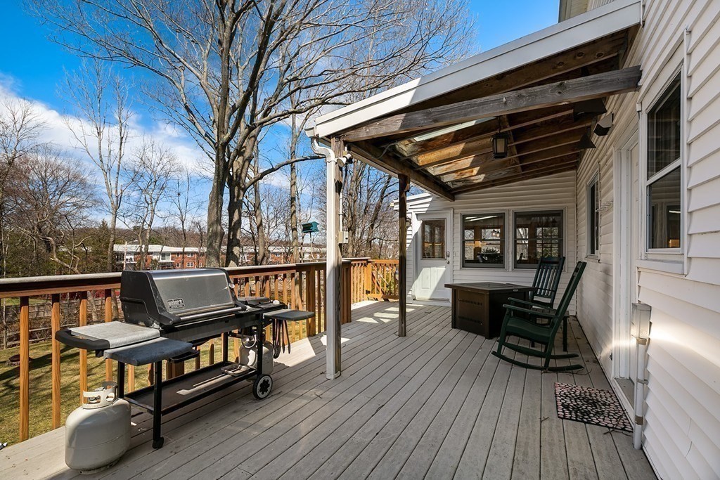 24 Mill Pond Ln