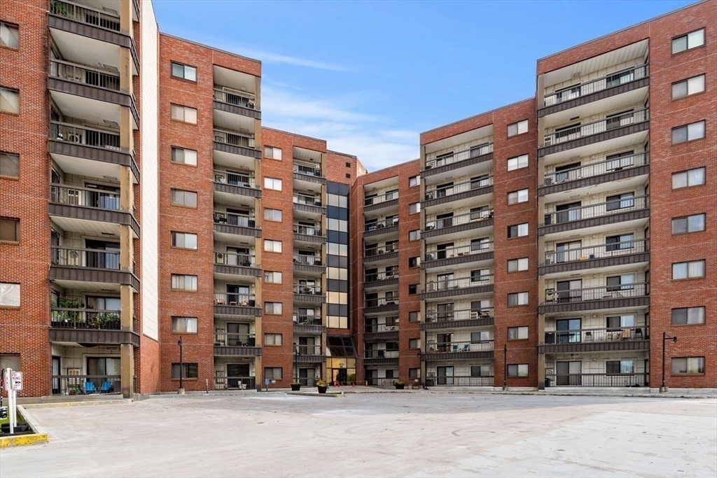 90 Quincy Shore Dr Unit: 701