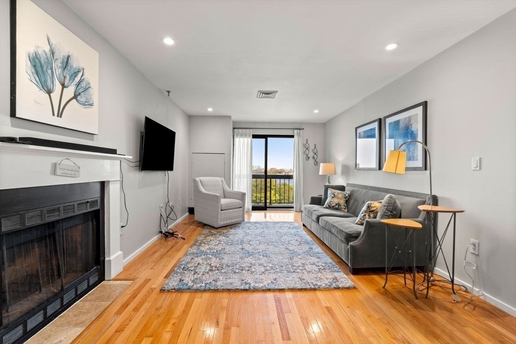 90 Quincy Shore Dr Unit: 701