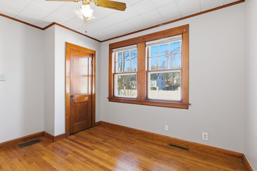 8 Plain St