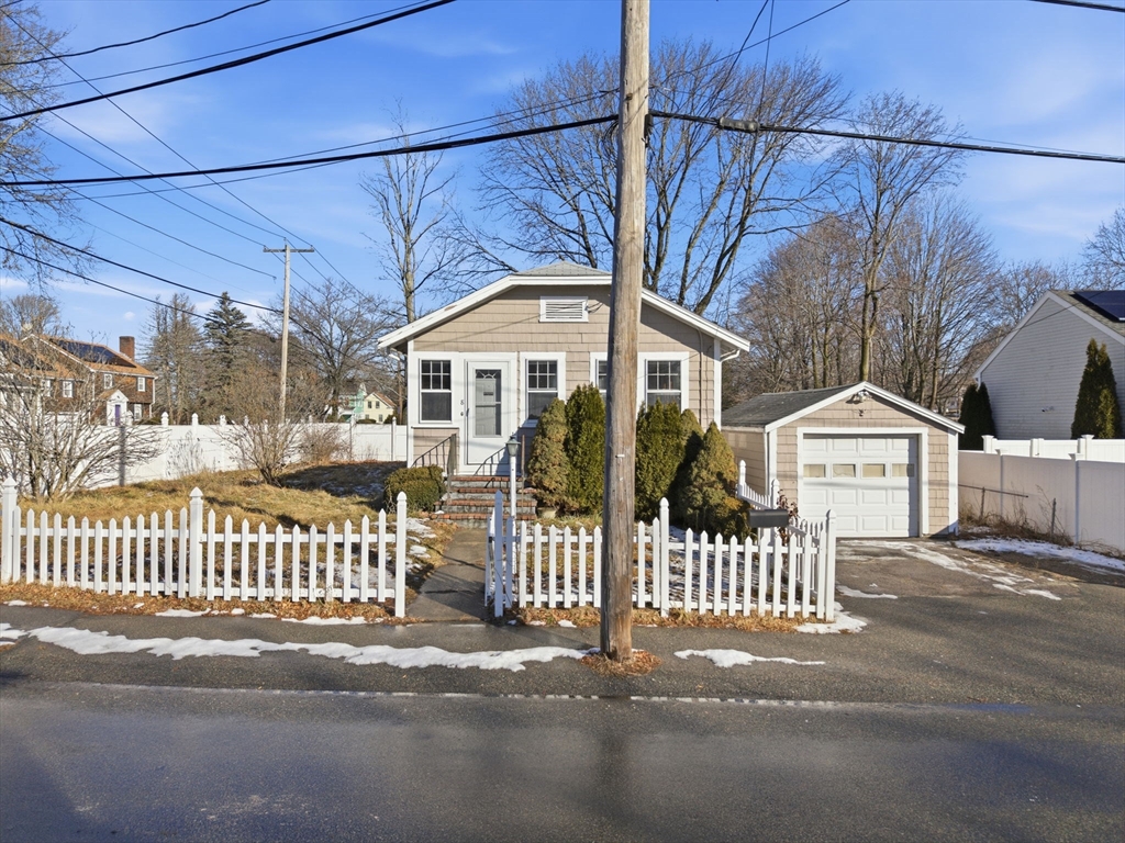 8 Plain St