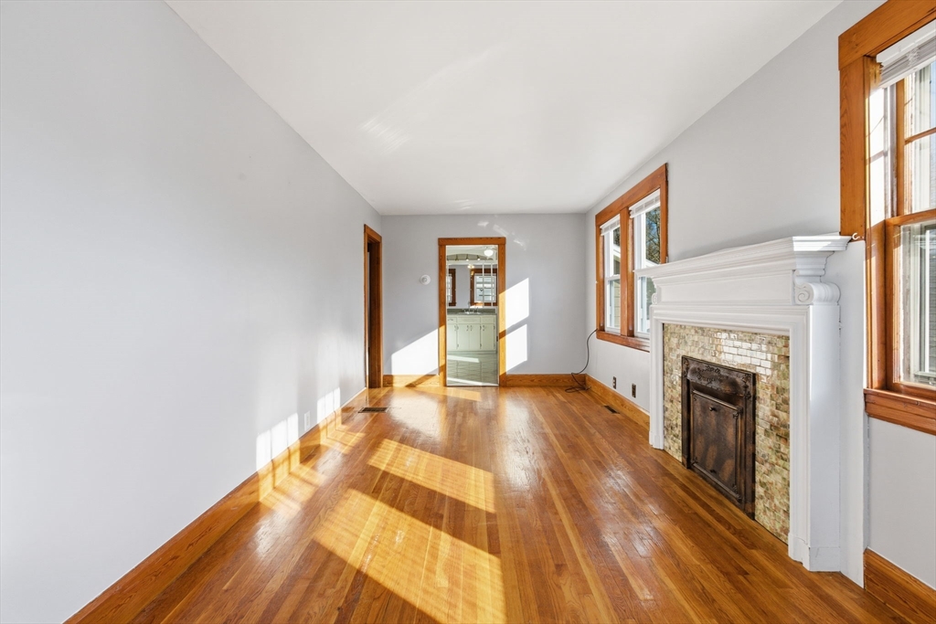 8 Plain St