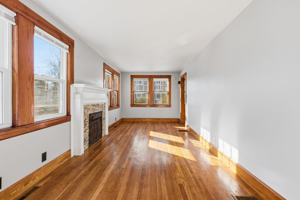 8 Plain St
