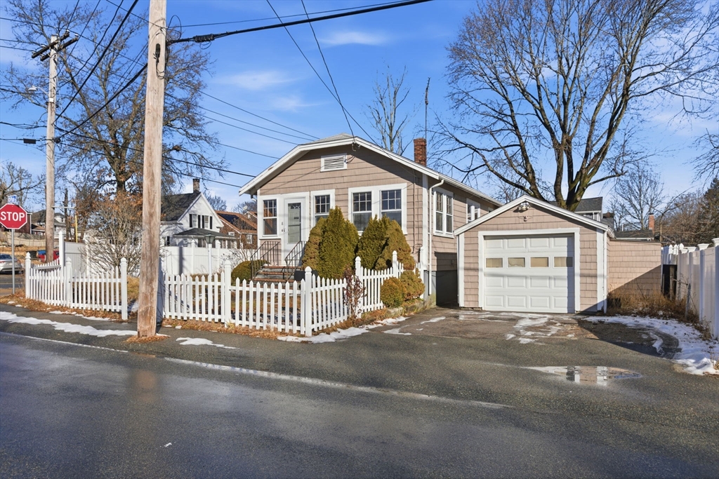8 Plain St