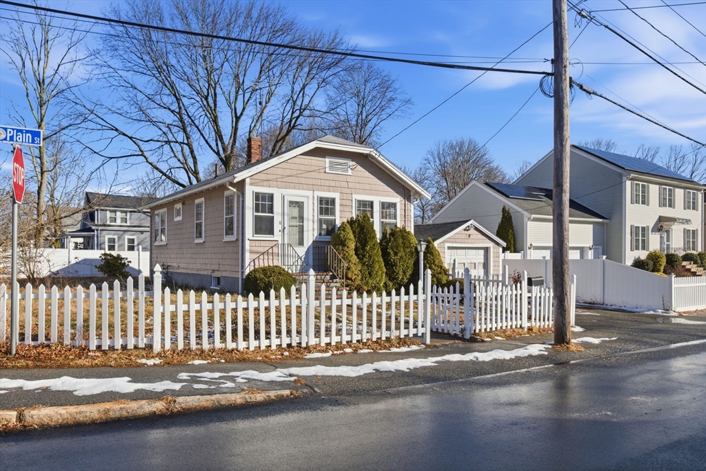 8 Plain St