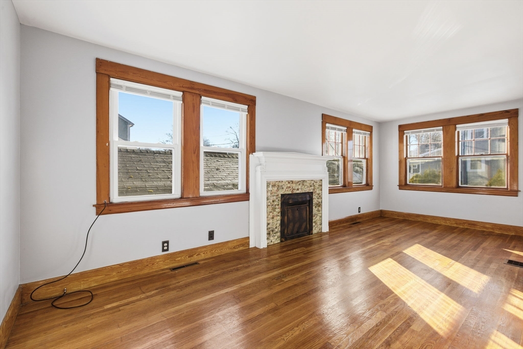 8 Plain St
