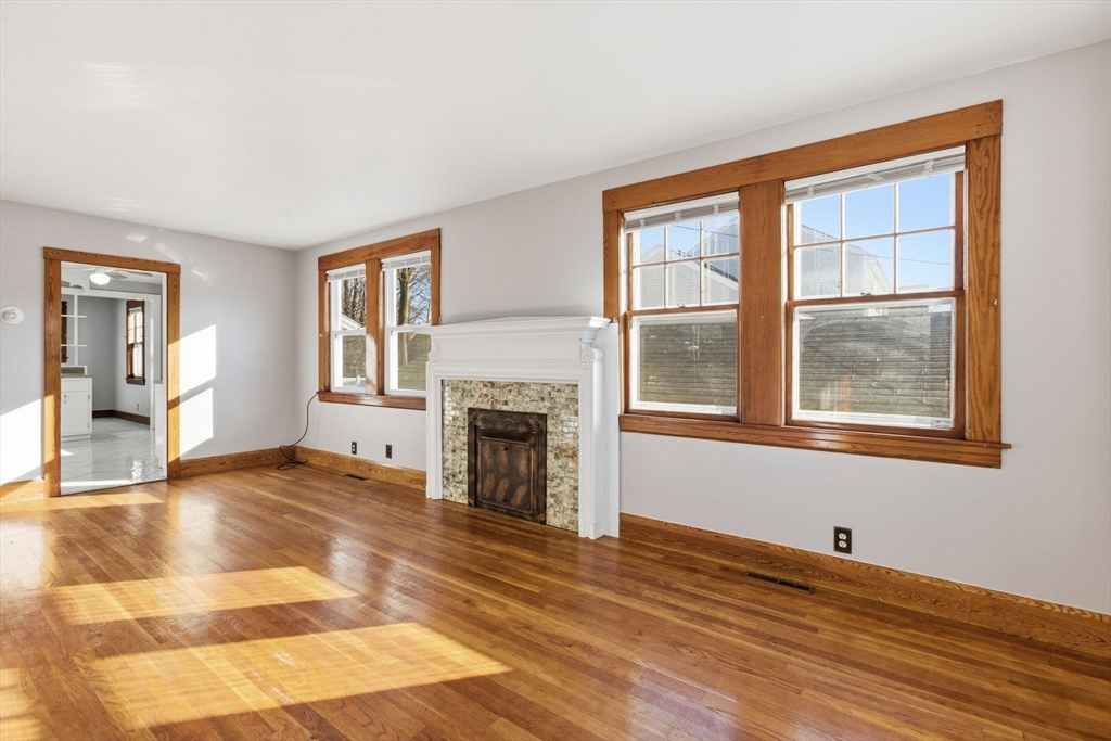 8 Plain St
