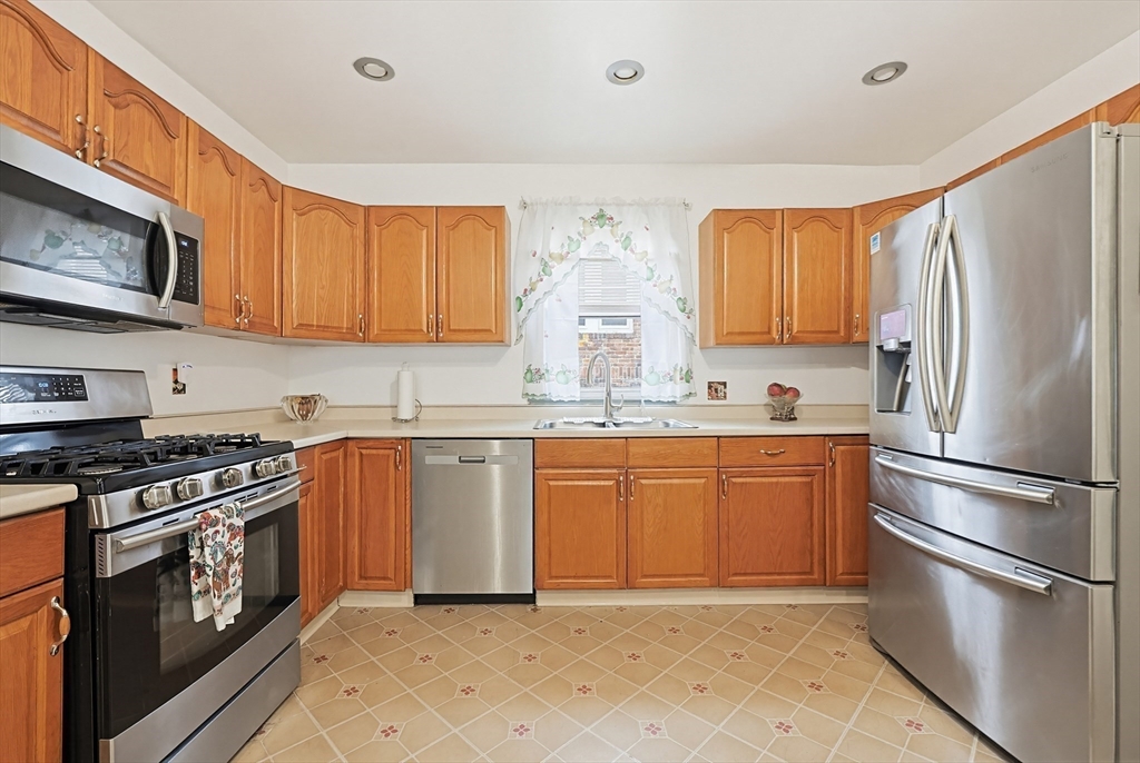 44 Tennis Rd