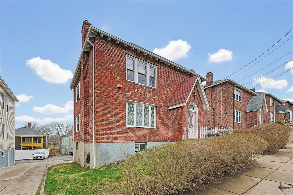 44 Tennis Rd