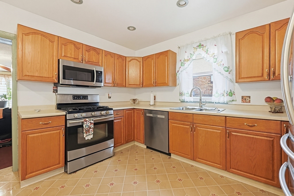 44 Tennis Rd
