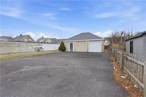 415 Kenyon Ave