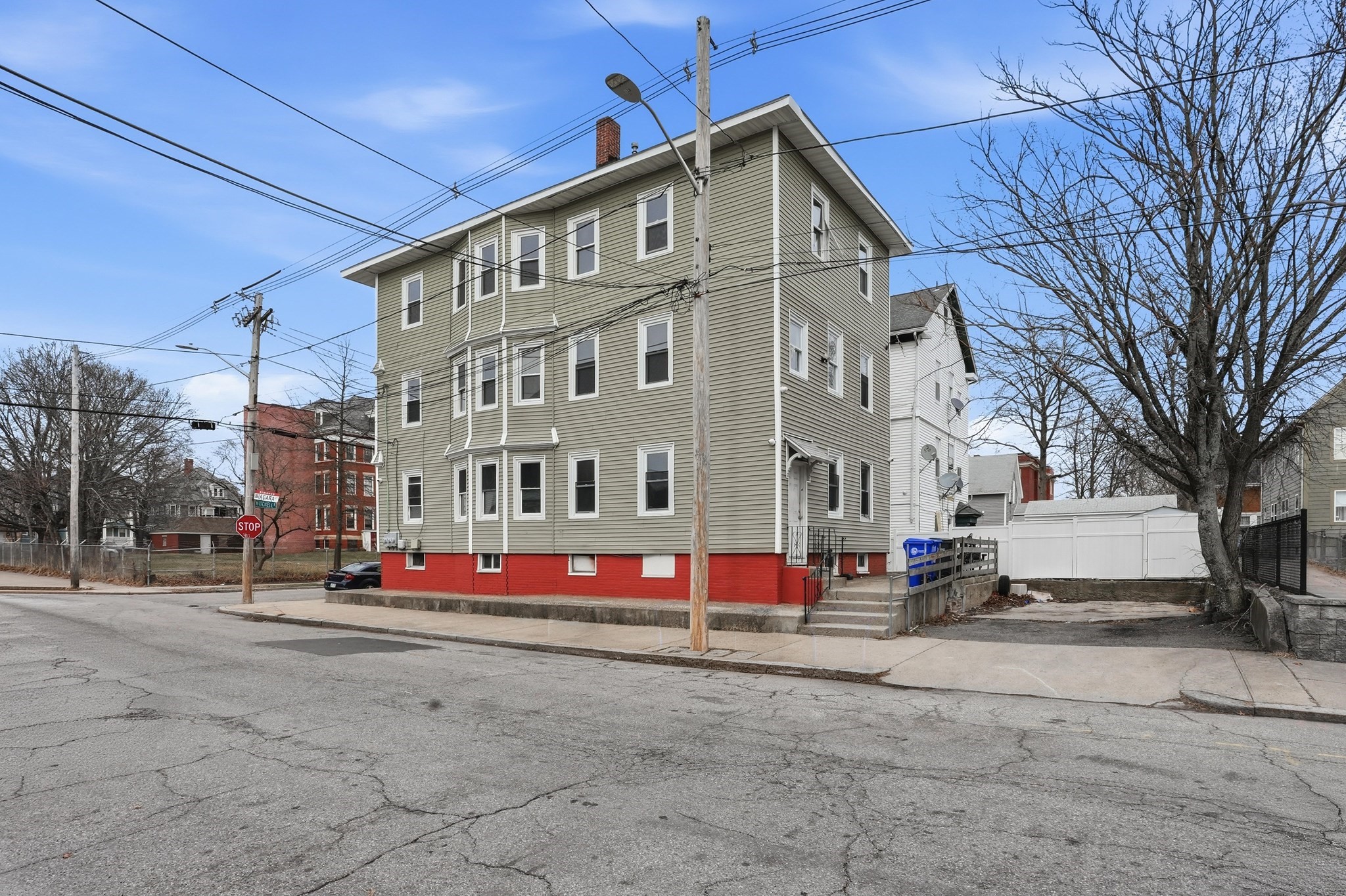 38 Mitchell St
