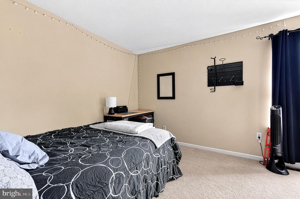 633 BRIDLEWOOD DRIVE