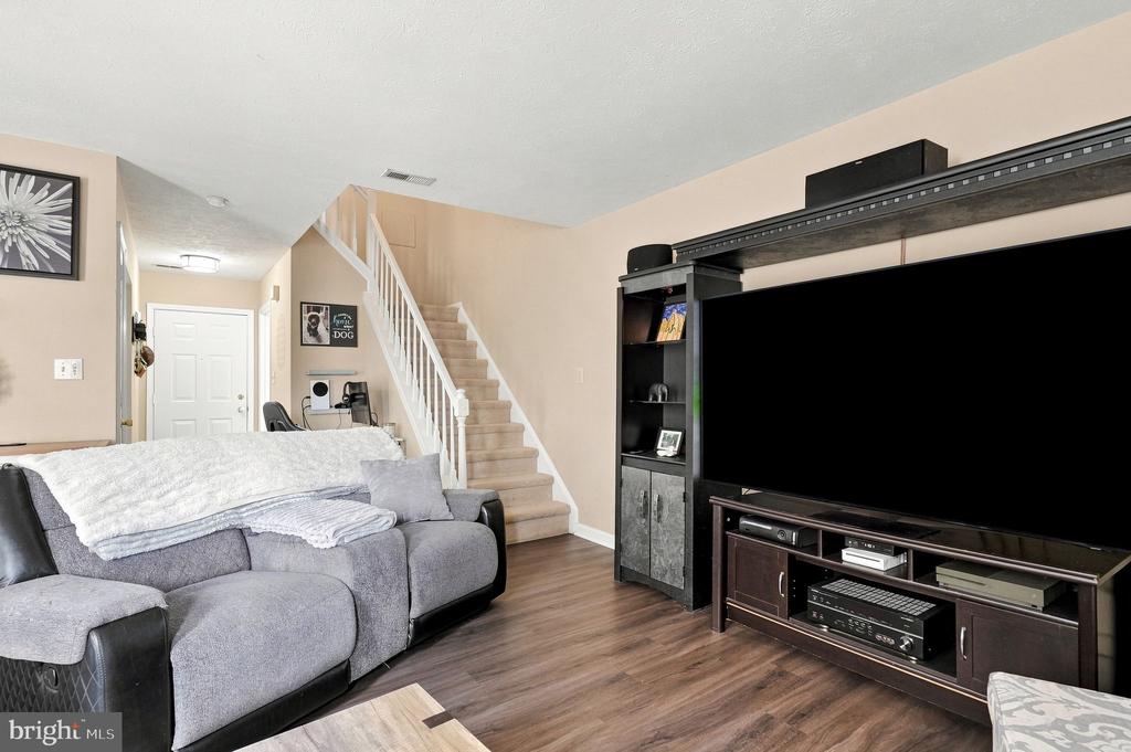633 BRIDLEWOOD DRIVE
