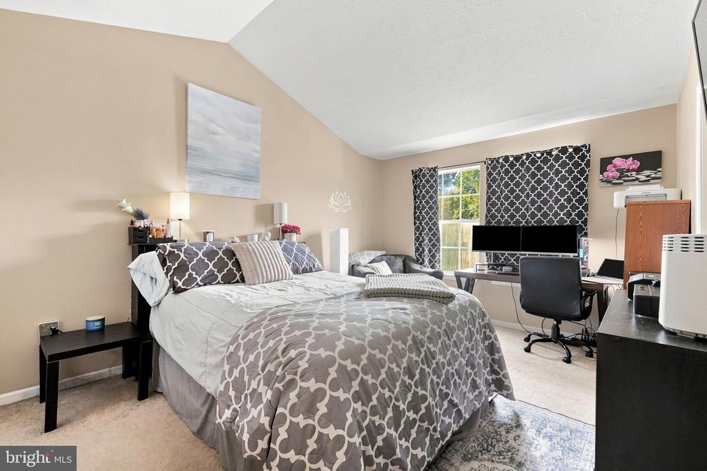 633 BRIDLEWOOD DRIVE
