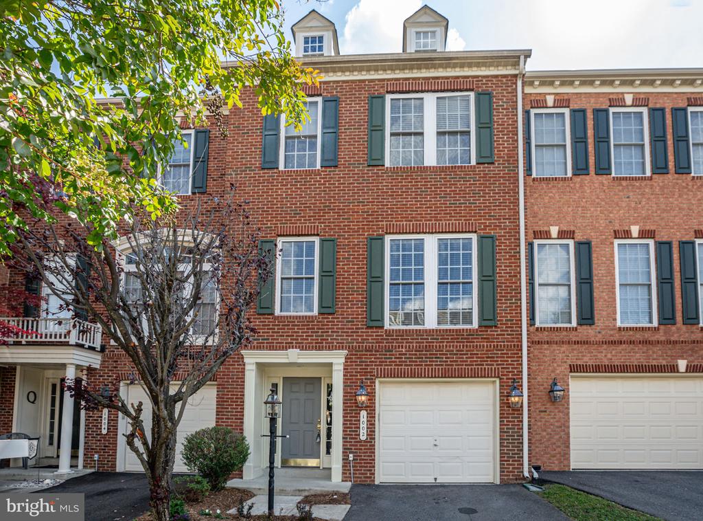 1002 HOTCHKISS PLACE