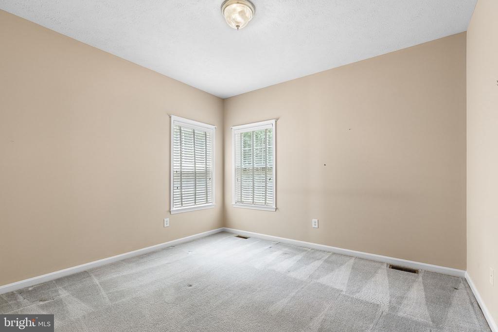 1107 GREAT OAKS LANE