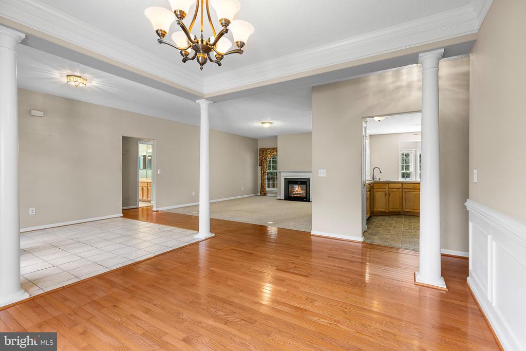 1107 GREAT OAKS LANE