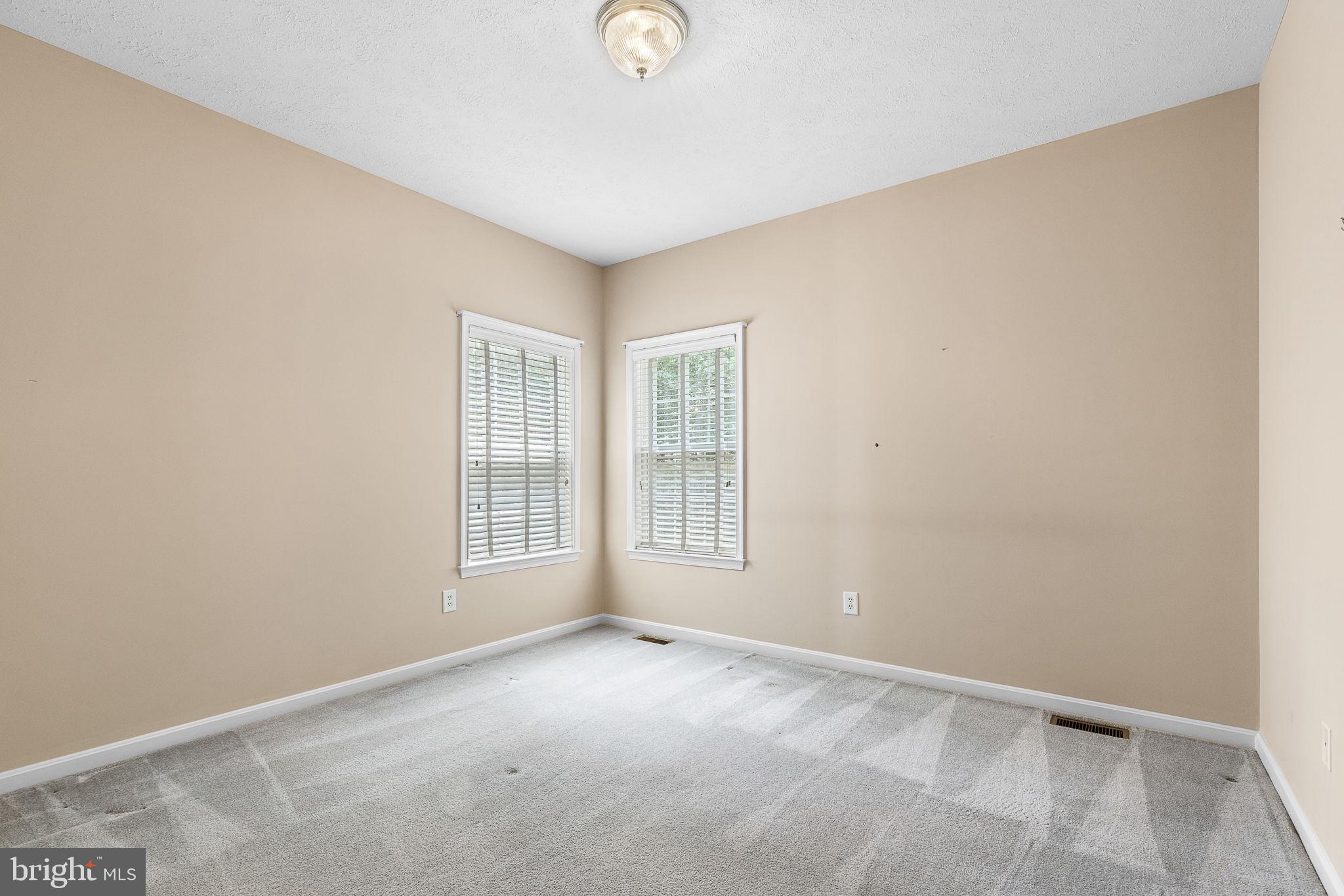 1107 GREAT OAKS LANE